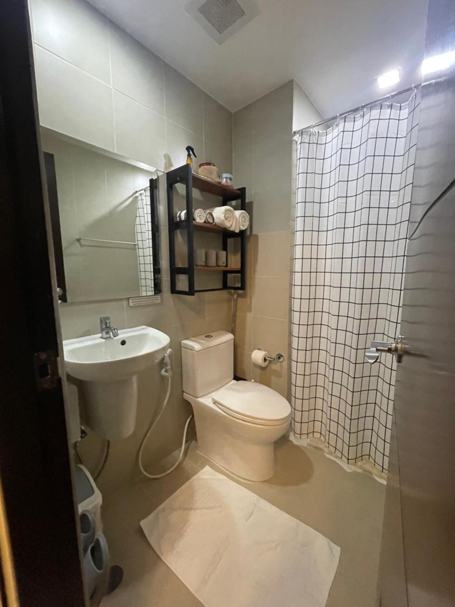 Condo Home With Fast Wifi In Bacolod City ภายนอก รูปภาพ
