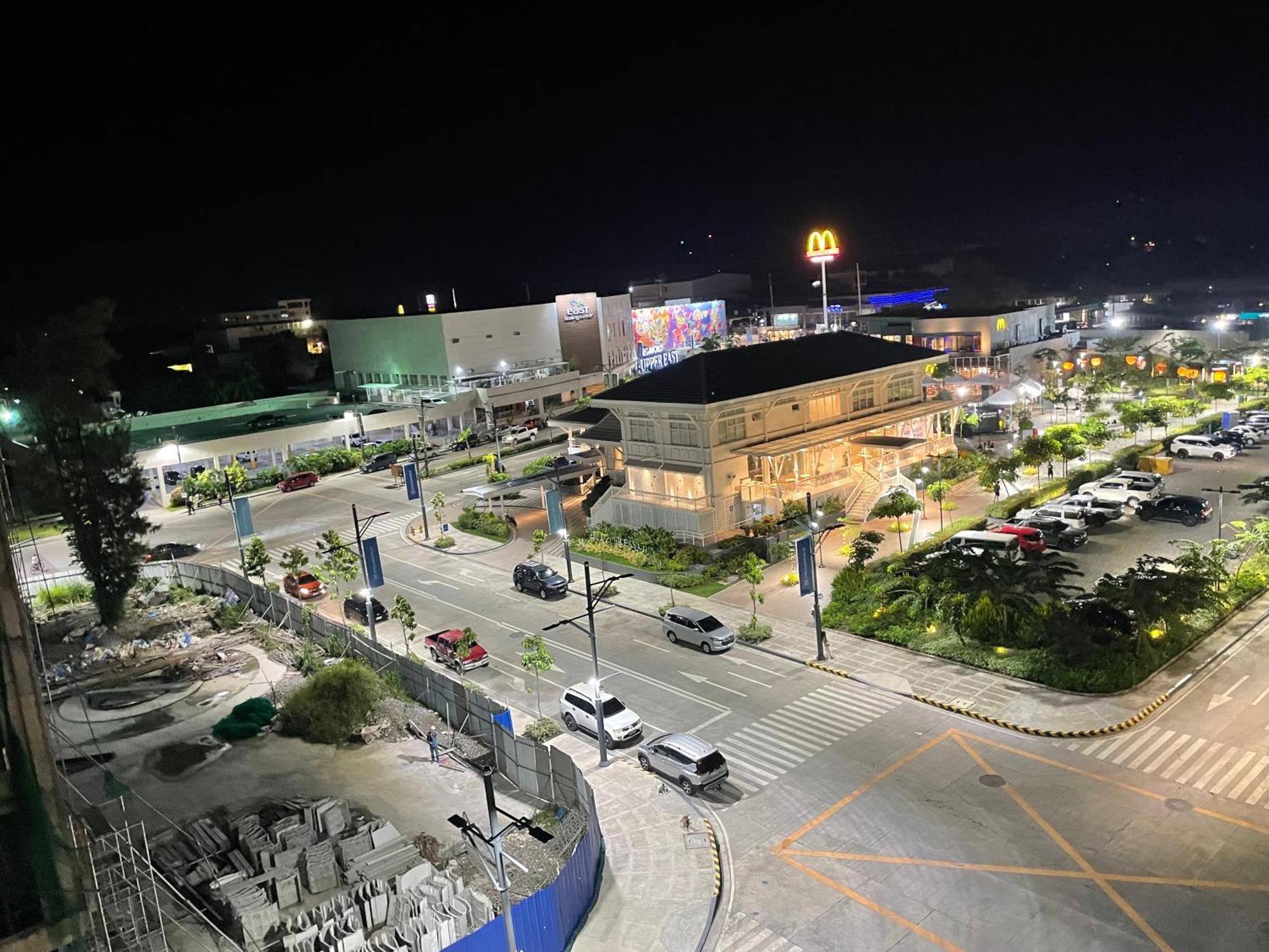 Condo Home With Fast Wifi In Bacolod City ภายนอก รูปภาพ
